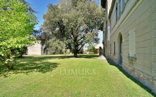 Majestic 18th Century Villa near Pisa