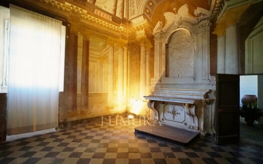 Majestic 18th Century Villa near Pisa