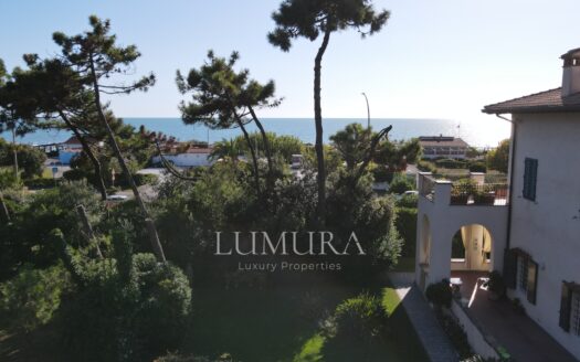 Beachfront 10-Bedroom Villa Near Forte Dei Marmi