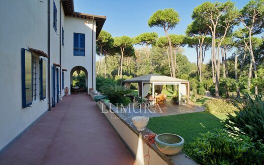 Beachfront 10-Bedroom Villa Near Forte Dei Marmi