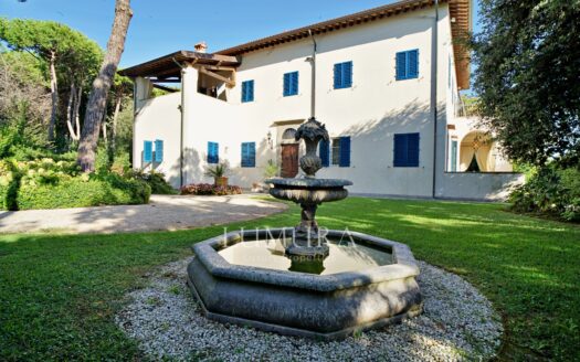 Beachfront 10-Bedroom Villa Near Forte Dei Marmi