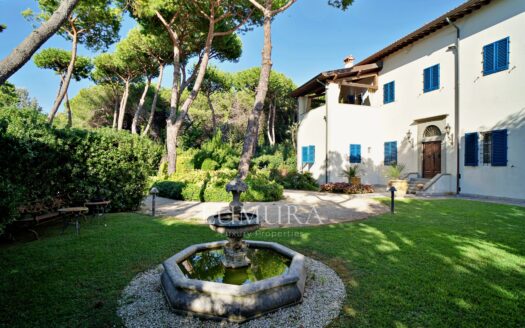 Beachfront 10-Bedroom Villa Near Forte Dei Marmi