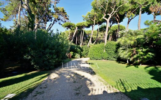 Beachfront 10-Bedroom Villa Near Forte Dei Marmi