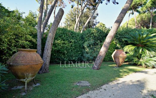 Beachfront 10-Bedroom Villa Near Forte Dei Marmi