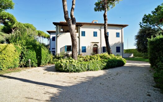 Beachfront 10-Bedroom Villa Near Forte Dei Marmi
