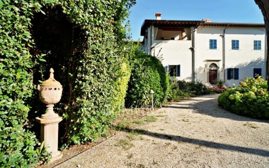 Beachfront 10-Bedroom Villa Near Forte Dei Marmi