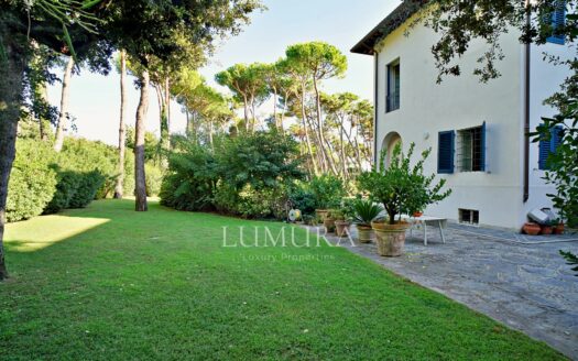 Beachfront 10-Bedroom Villa Near Forte Dei Marmi