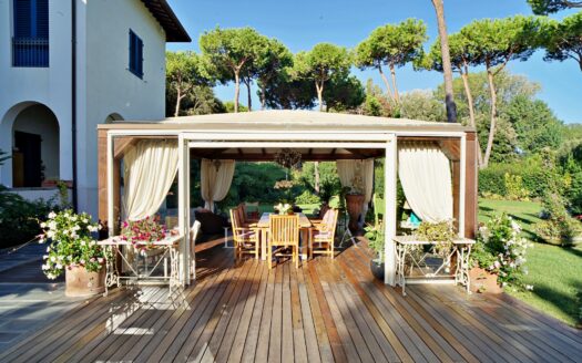 Beachfront 10-Bedroom Villa Near Forte Dei Marmi