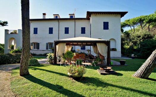 Beachfront 10-Bedroom Villa Near Forte Dei Marmi