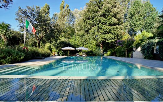 Beachfront 10-Bedroom Villa Near Forte Dei Marmi