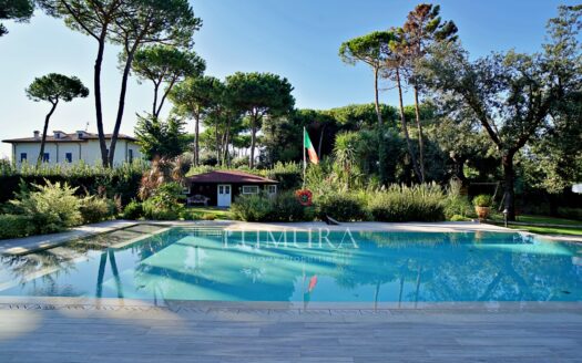 Beachfront 10-Bedroom Villa Near Forte Dei Marmi