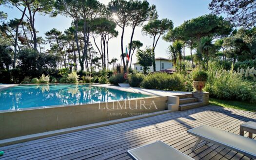 Beachfront 10-Bedroom Villa Near Forte Dei Marmi
