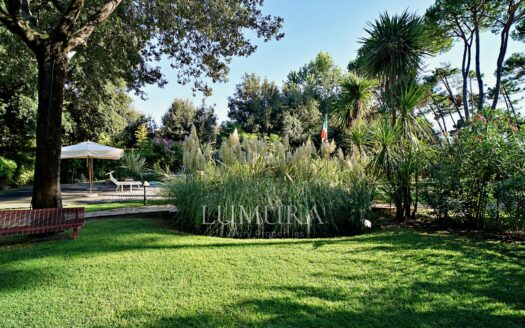 Beachfront 10-Bedroom Villa Near Forte Dei Marmi