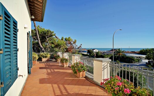 Beachfront 10-Bedroom Villa Near Forte Dei Marmi