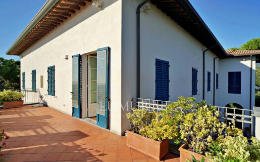 Beachfront 10-Bedroom Villa Near Forte Dei Marmi