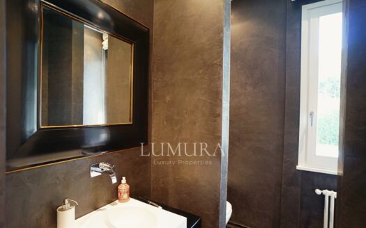 Luxury 6-Bedroom Villa in Forte Dei Marmi