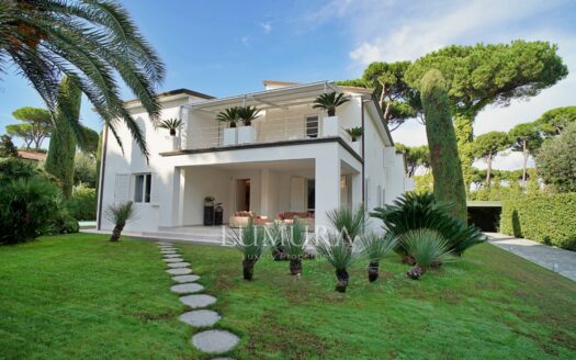 Luxury 6-Bedroom Villa in Forte Dei Marmi