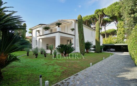 Luxury 6-Bedroom Villa in Forte Dei Marmi