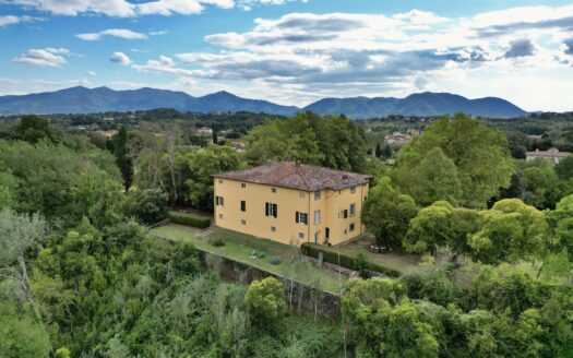 Historic Villa in unparalleled position