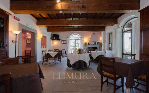 Country retreat with hotel and winery
