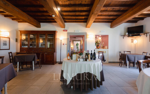 Country retreat with hotel and winery