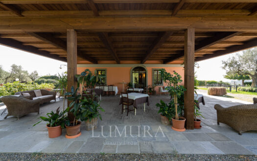 Country retreat with hotel and winery