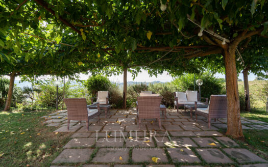 Country retreat with hotel and winery