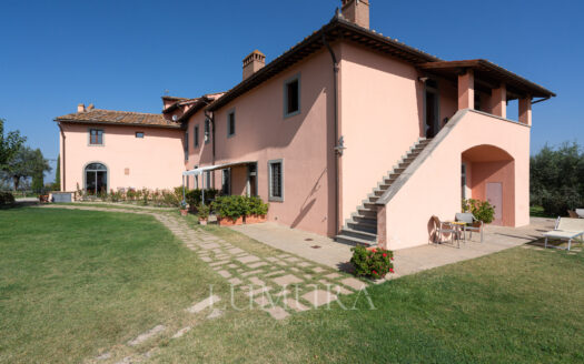 Country retreat with hotel and winery