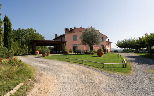 Country retreat with hotel and winery