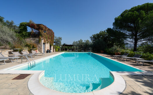 Country retreat with hotel and winery