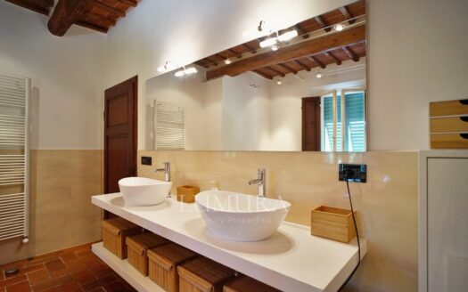 Big portion of lovely 7 bedroom villa