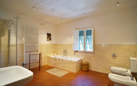 Big portion of lovely 7 bedroom villa