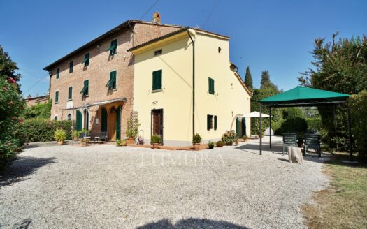 Big portion of lovely 7 bedroom villa