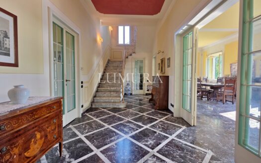 Large and Elegant Villa with Beautiful Park