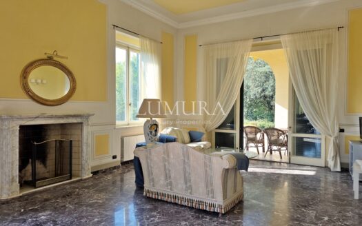 Large and Elegant Villa with Beautiful Park