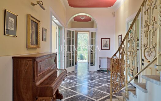 Large and Elegant Villa with Beautiful Park