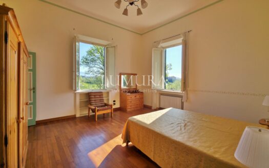 Large and Elegant Villa with Beautiful Park