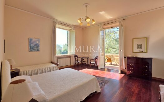 Large and Elegant Villa with Beautiful Park
