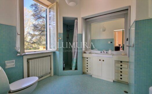 Large and Elegant Villa with Beautiful Park