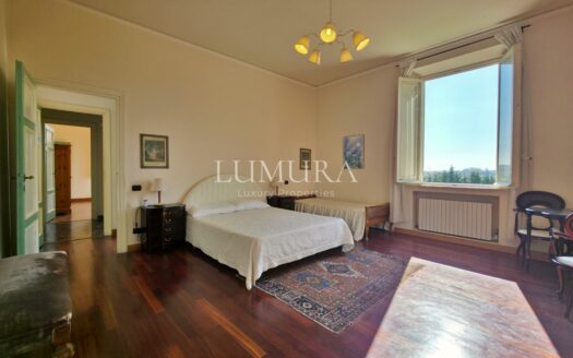 Large and Elegant Villa with Beautiful Park