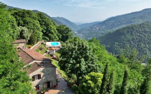 Sustainable Tuscan Estate with Superb Views