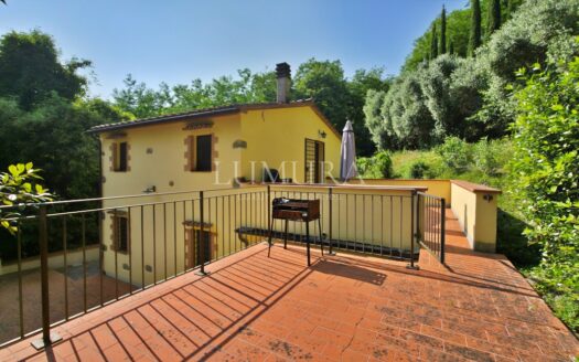 Sustainable Tuscan Estate with Superb Views