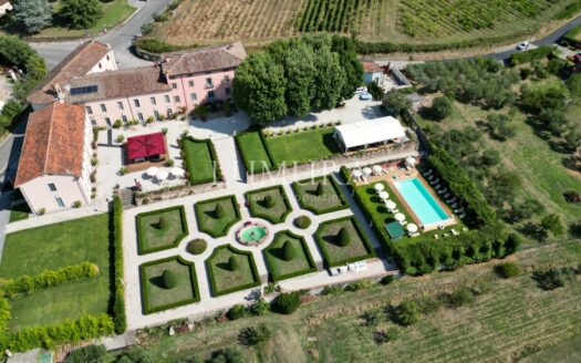 16-Bedroom Villa Close to Lucca