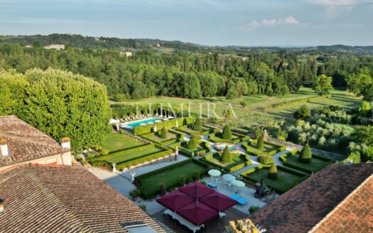 16-Bedroom Villa Close to Lucca
