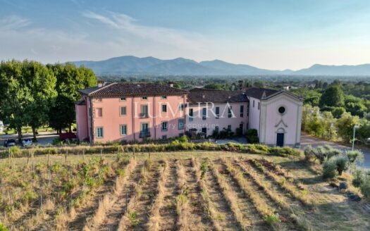 16-Bedroom Villa Close to Lucca