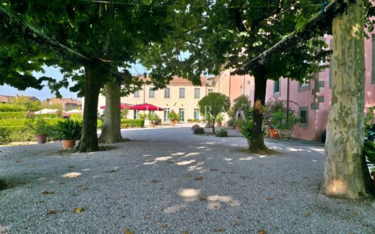 16-Bedroom Villa Close to Lucca