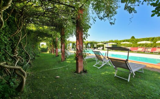 16-Bedroom Villa Close to Lucca