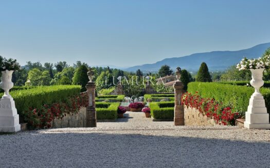 16-Bedroom Villa Close to Lucca