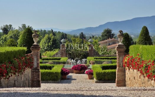 16-Bedroom Villa Close to Lucca