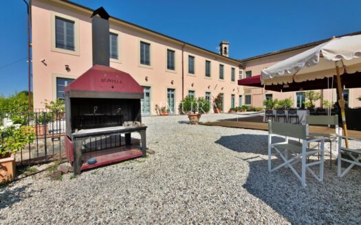16-Bedroom Villa Close to Lucca